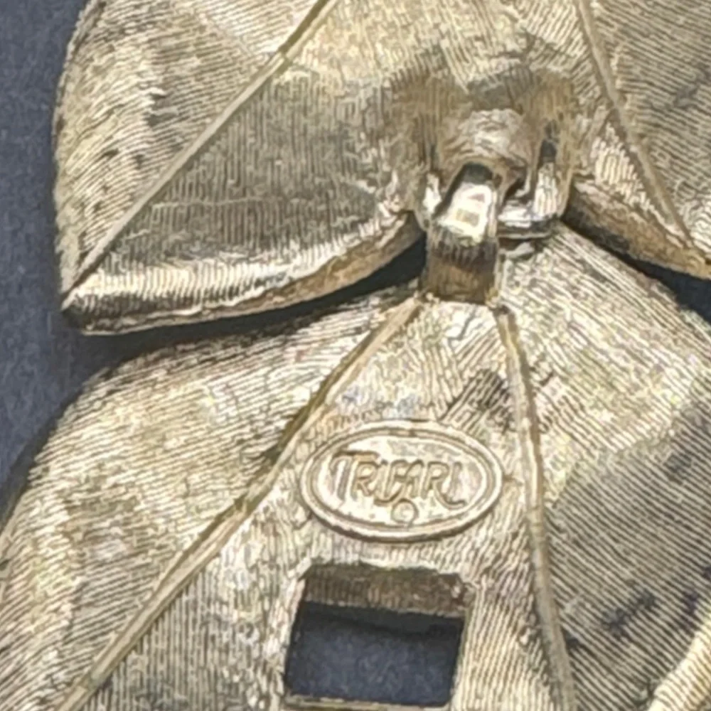 Trifari Vintage feather drop gold earrings,leaf bracelet,pearl brooch set of 3 - Picture 3 of 10